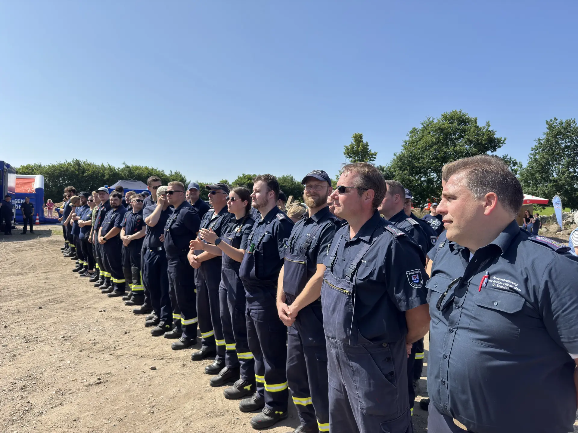 Alle anwesenden Wehren haben sich aufgestellt